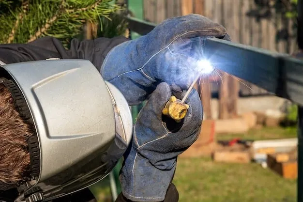 Hình ảnh so sánh trực quan giữa máy hàn biến tần và máy hàn biến áp, thể hiện sự đa dạng trong ứng dụng hàn que