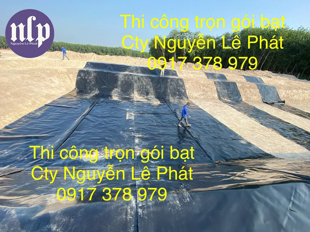 Hình ảnh thi công bạt lót ao hồ HDPE nuôi cá tại Quảng Bình, đảm bảo chống thấm.