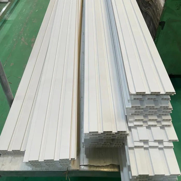 Hình ảnh thi công thực tế tấm nhựa ốp tường màu trắng tạo không gian sáng