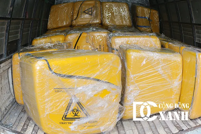 Hình ảnh thùng vận chuyển rác thải lây nhiễm thực tế