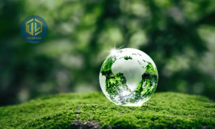 Hình ảnh về ứng dụng màng HDPE trong việc lót ao hồ nuôi trồng thủy sản, thể hiện sự bền vững và thân thiện với môi trường