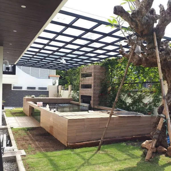 Hồ cá koi kết hợp với cây thủy sinh