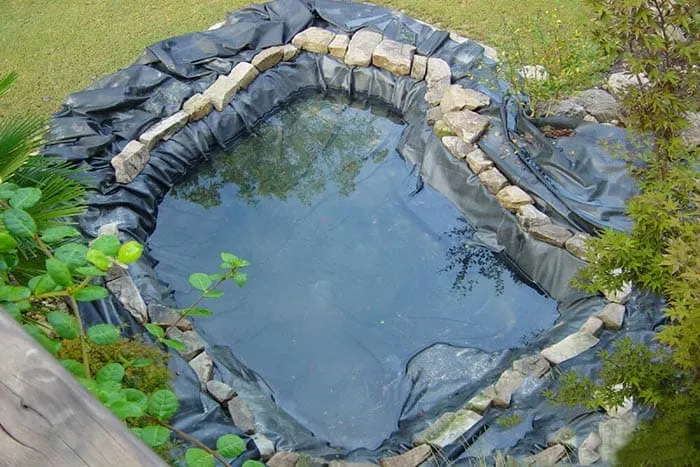 Hồ cá Koi sử dụng bạt HDPE chất lượng cao đang trong quá trình hoàn thiện