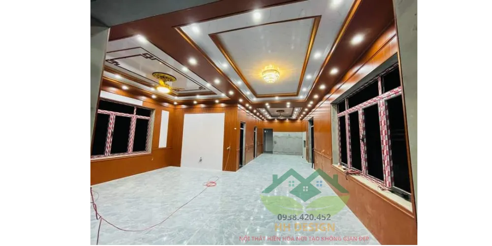 Hoàn thiện ốp tường và trần nhựa Nano vân gỗ tại nhà chị Tám, Long An.