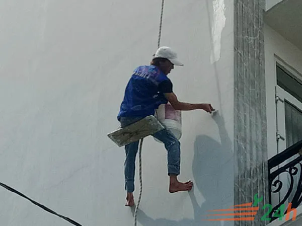 Hoàn thiện quy trình chống thấm tường nhà ngoài trời bằng Intoc, đảm bảo hiệu quả lâu dài.