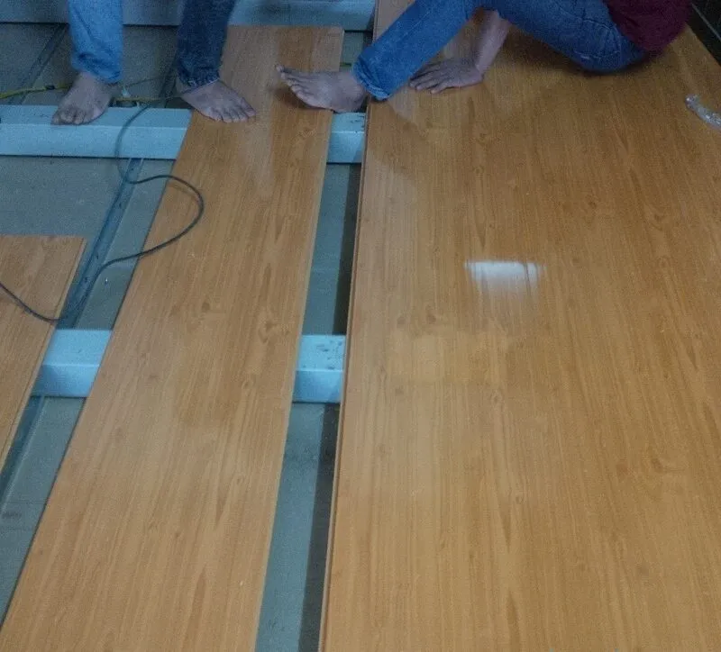 Hoàn thiện thi công tấm lót sàn PVC giả gác xép, mang lại vẻ đẹp tự nhiên và bền bỉ