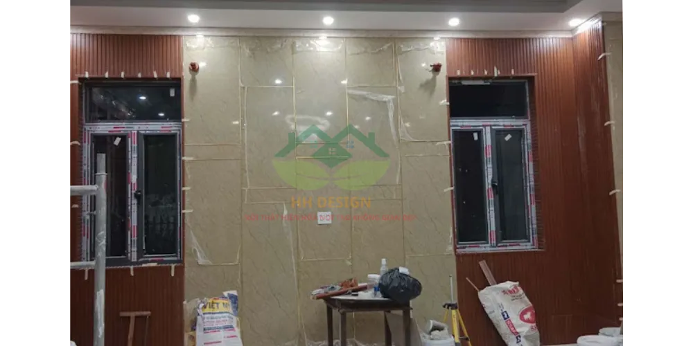 Hoàn thiện thi công tấm ốp nhựa giả đá PVC tại Long An, vẻ đẹp bền vững.