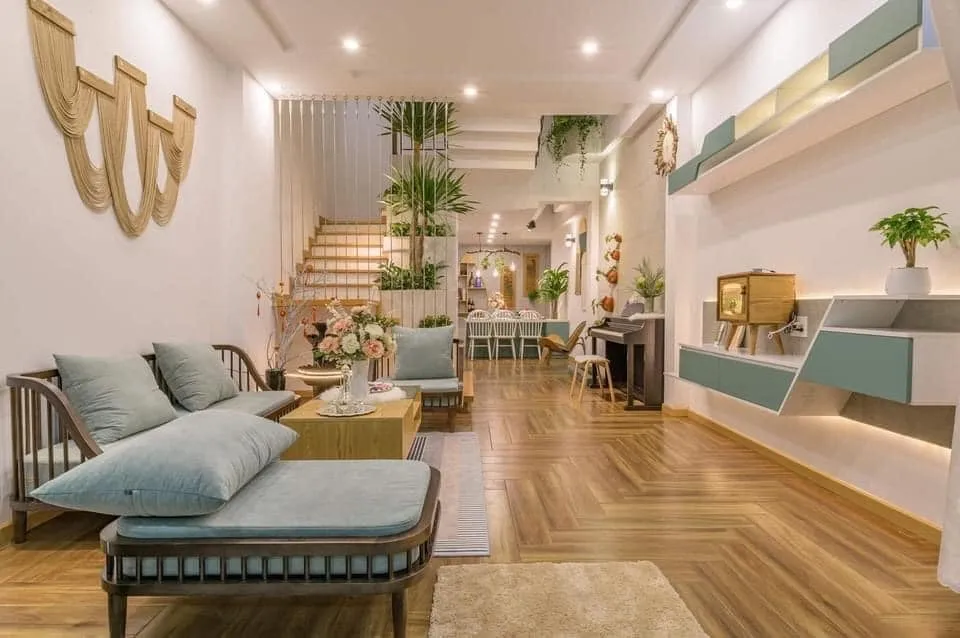 Kệ trưng bày làm từ tấm nhựa 18mm PVC Foam ứng dụng trong cửa hàng