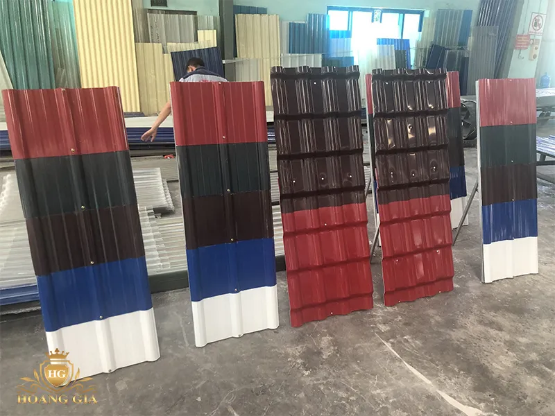 Khách hàng lựa chọn và mua tấm lợp nhựa PVC phủ ASA