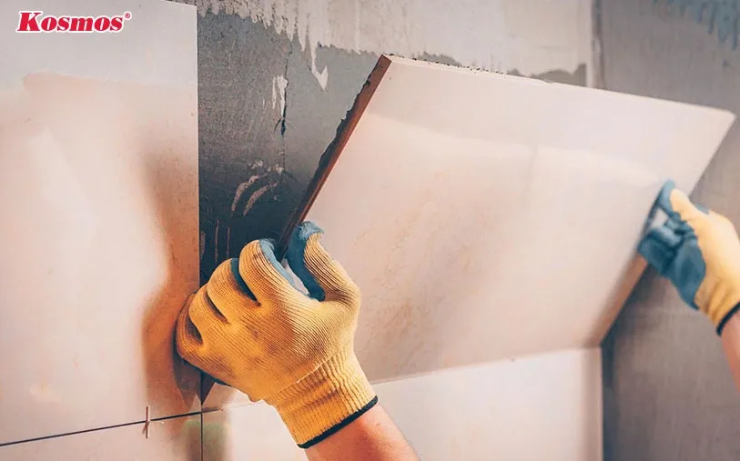 Khi lắp đặt gạch cần sử dụng thêm ke ốp gạch để căn đều