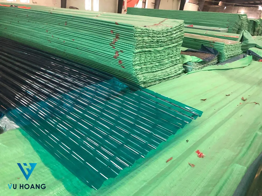 Kho thành phẩm nhựa sóng lấy sáng Polycarbonate sẵn sàng cung ứng