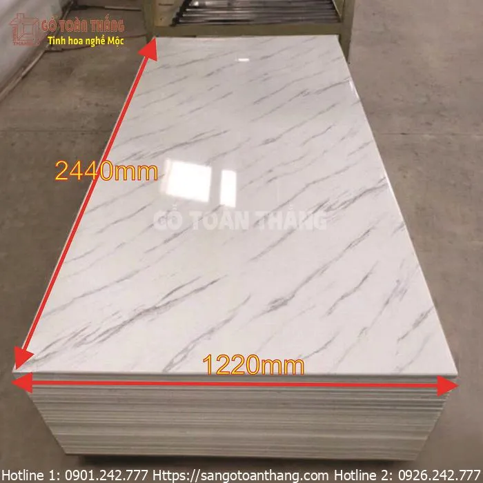 Kích thước tấm nhựa giả đá khá lớn
