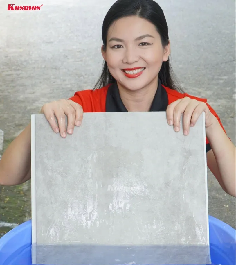 Kiểm chứng khả năng chống thấm nước của tấm nhựa ốp tường Nano bằng thí nghiệm ngâm nước