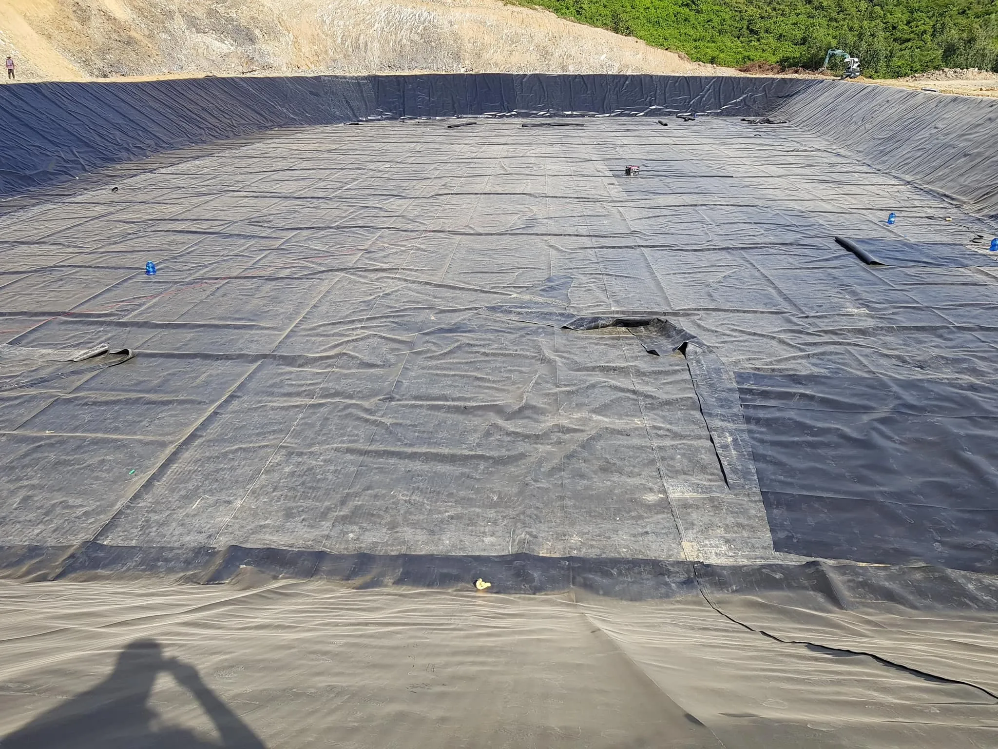 Kiểm tra chất lượng bạt HDPE kháng UV cho hồ nuôi cá