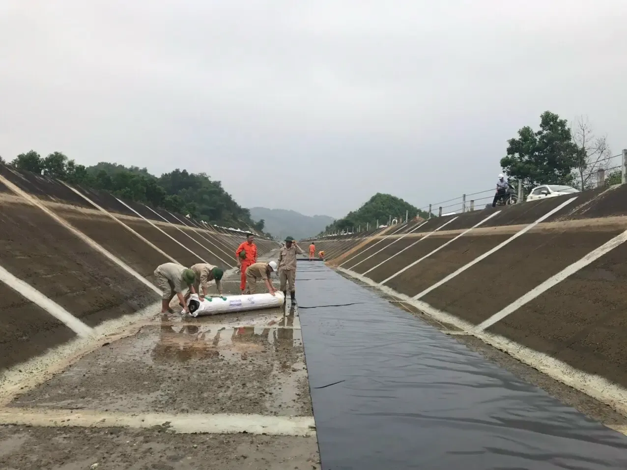 Kiểm tra chất lượng màng chống thấm HDPE đã thi công