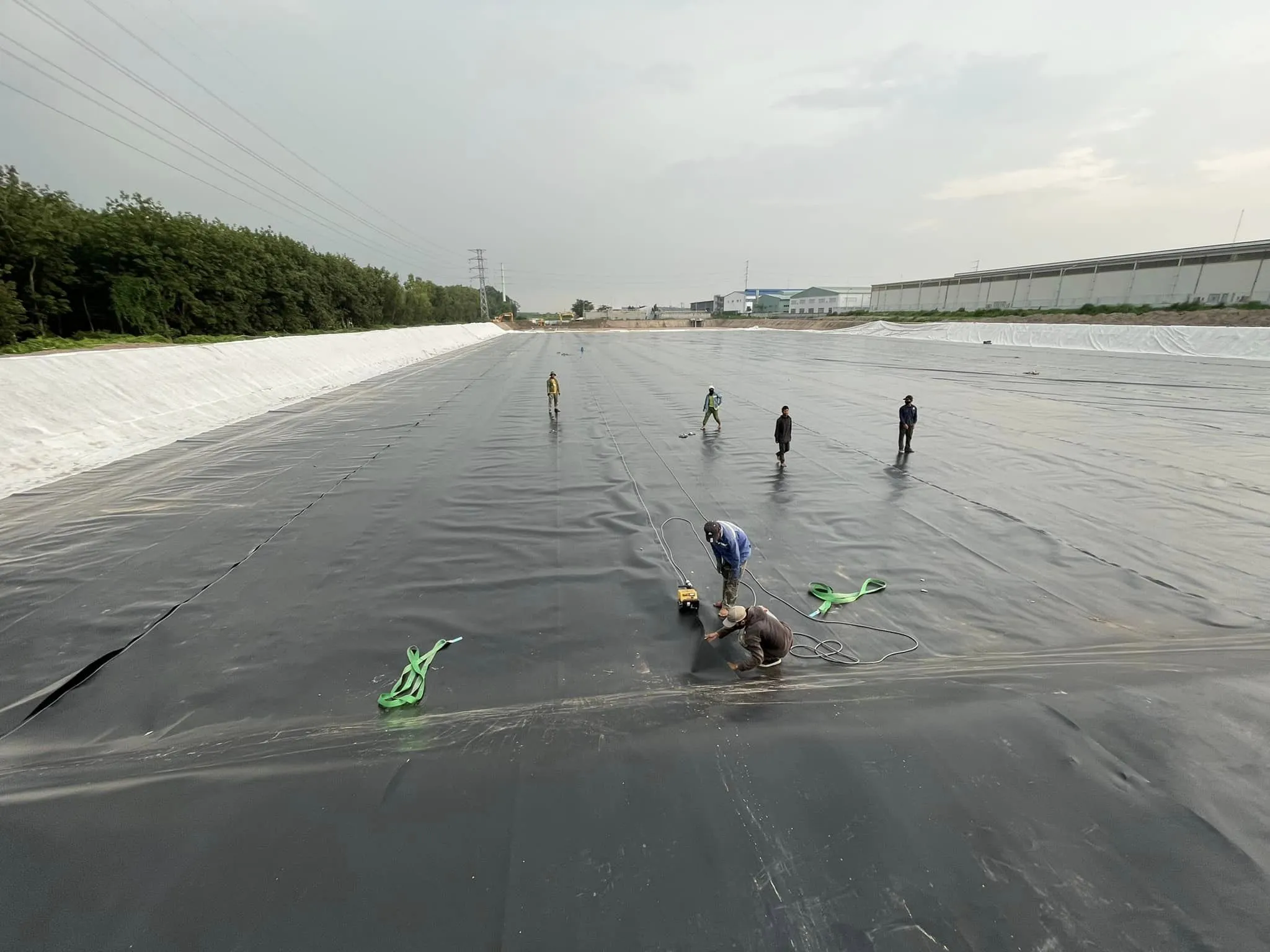 Kiểm tra độ bền và kín của bạt HDPE là bước thiết yếu cho hiệu quả dự án