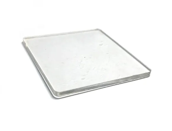 Kiểm tra độ trong suốt và chất lượng của tấm nhựa cứng trong các quy cách phổ biến