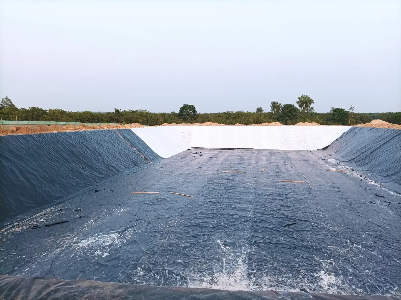 Kiểm tra mối hàn bạt HDPE bằng máy chuyên dụng