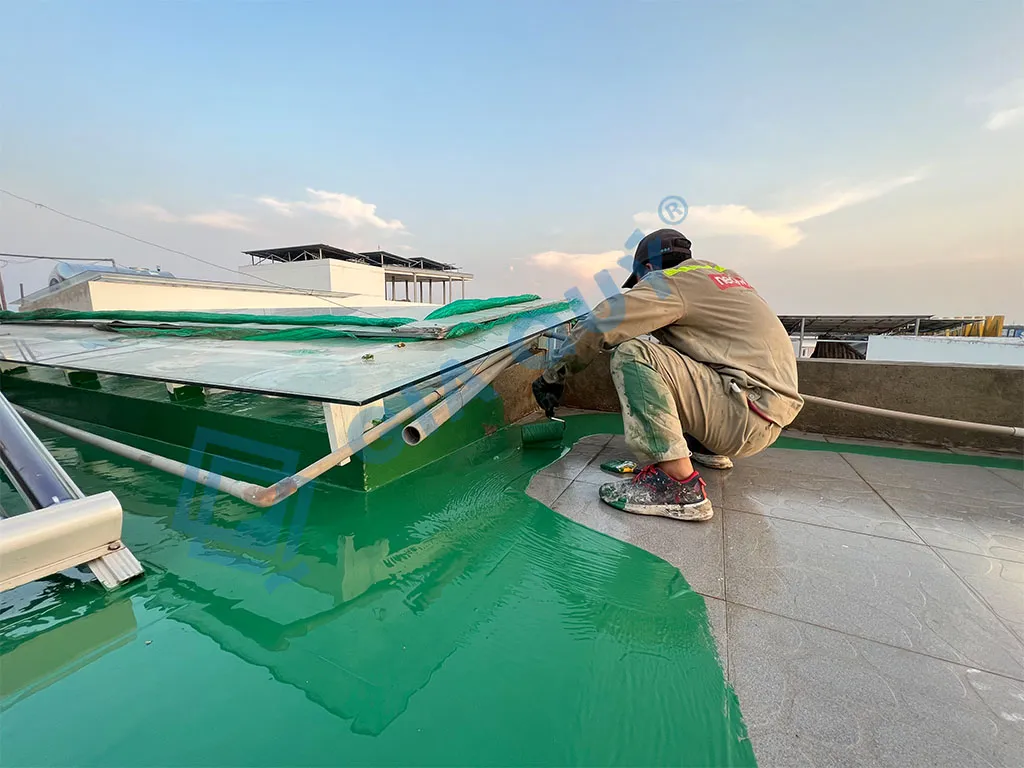 Kiểm tra tình trạng gạch men trước khi chống thấm