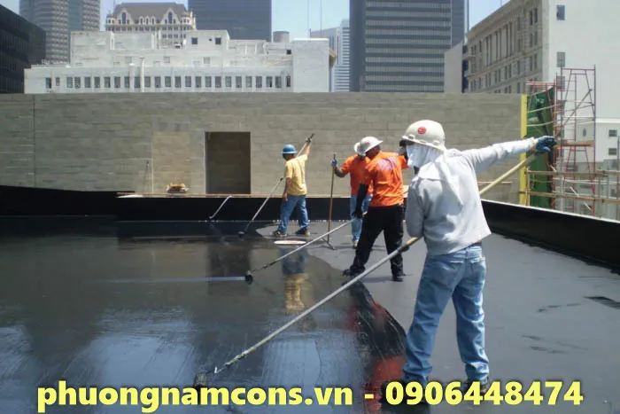 Kỹ thuật chống thấm sàn bê tông bằng nhựa đường nóng chảy, tạo lớp màng bảo vệ hiệu quả.