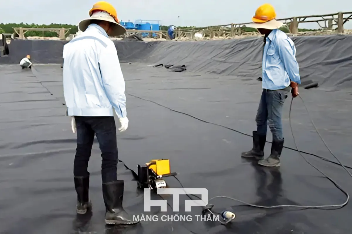 Kỹ thuật hàn màng chống thấm HDPE bằng máy hàn nhiệt chuyên dụng đảm bảo độ kín khít