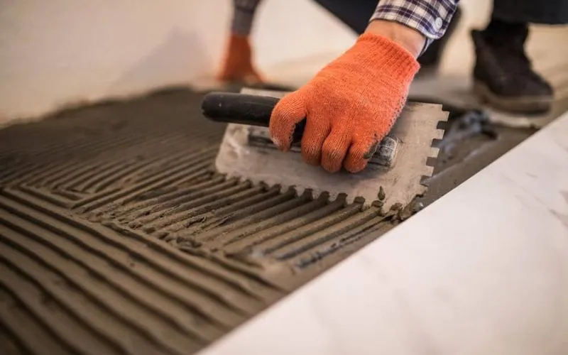 Kỹ thuật trát vữa chống thấm chuyên dụng, tạo lớp bảo vệ vững chắc cho gạch lát nền