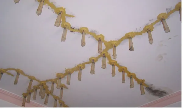 Kỹ thuật xử lý nứt trần bê tông bằng xi lanh bơm keo epoxy chuyên dụng