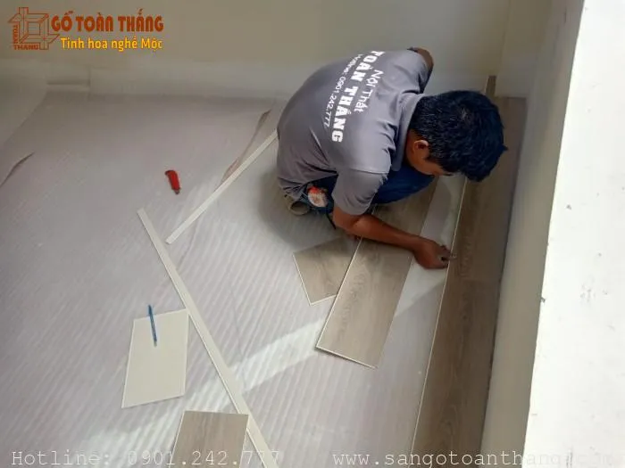 Lát sàn nhựa giả gỗ đến đâu cắt đến đó
