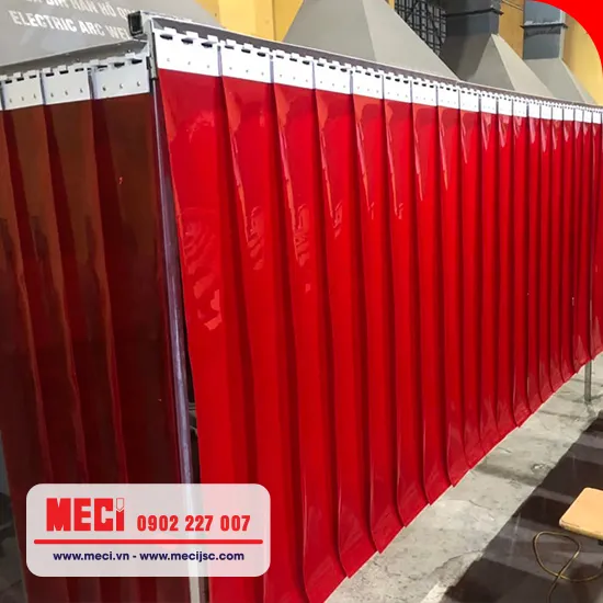 Màn nhựa PVC màu đỏ ngăn tia lửa hàn
