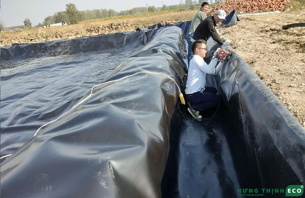 Màng chống thấm HDPE 0.5mm cho bờ kè hồ chứa chất thải