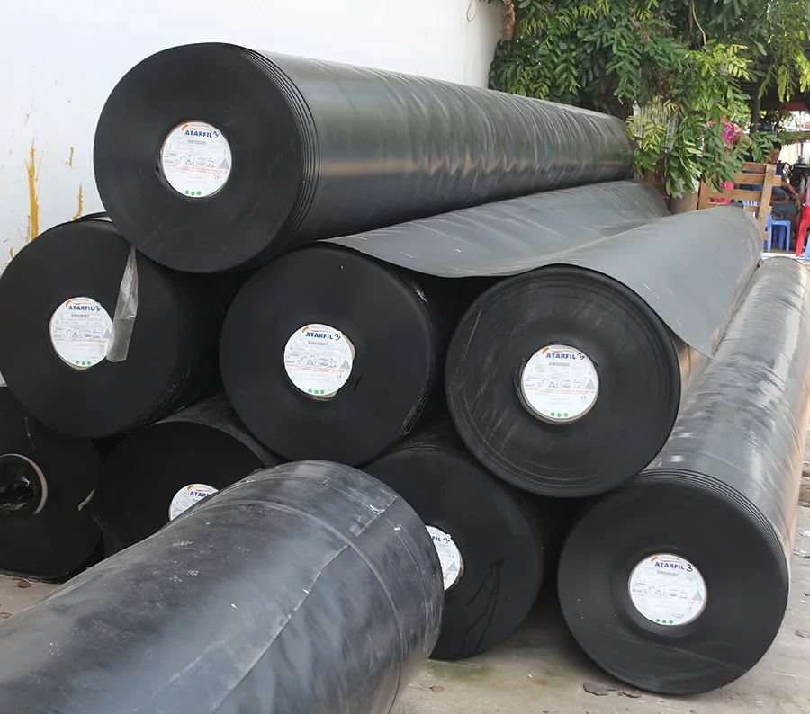 Màng chống thấm HDPE dày 1.5mm sẵn sàng cho công trình hồ cá koi