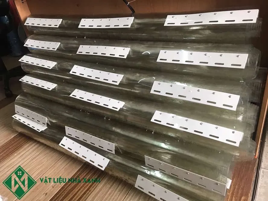 Màng nhựa dẻo trong khổ lớn ứng dụng làm vách ngăn lạnh trong kho xưởng