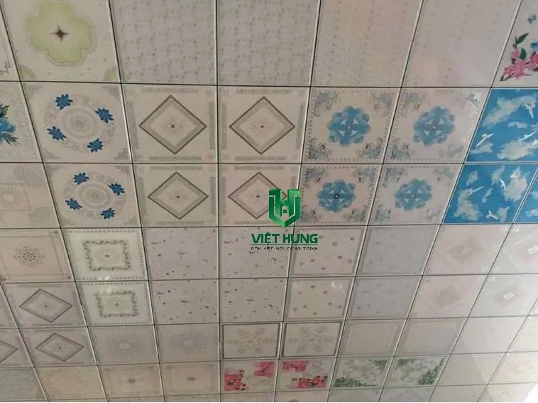 Mẫu la phông trần nhựa thả 600x600 hoa văn 3D đẹp mắt