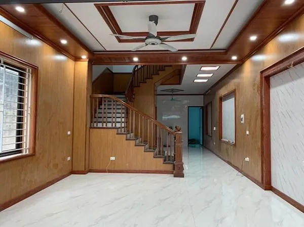 Mẫu nhà phố được ốp nhựa hoàn toàn, nâng tầm không gian