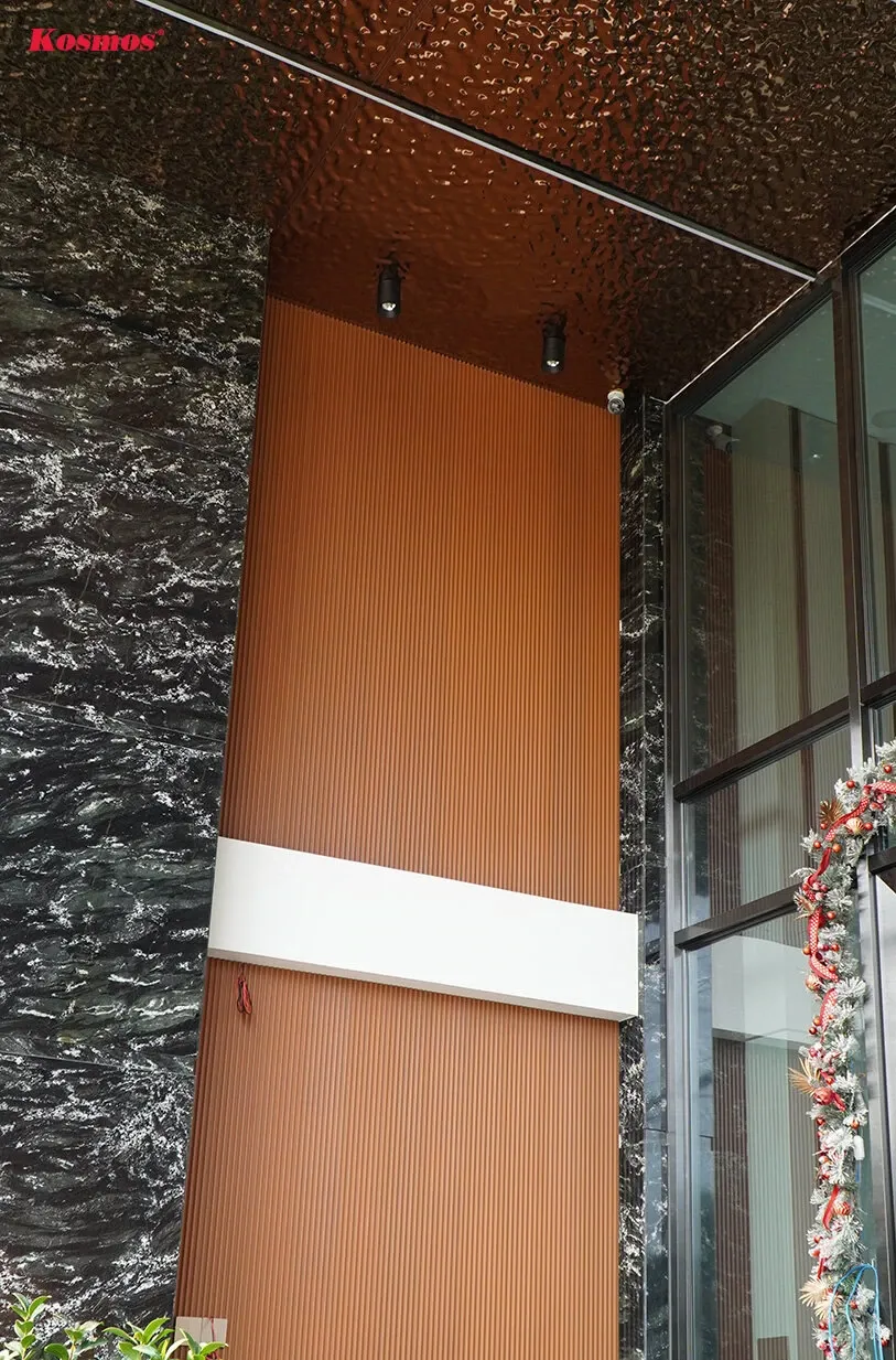 Mẫu ốp gỗ nhựa lam sóng phủ ASA mang lại vẻ đẹp hiện đại cho bức tường