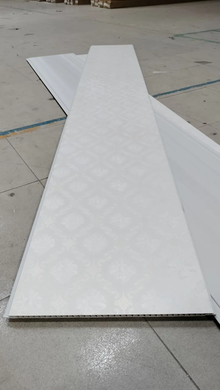 Mẫu ốp trần nhựa PVC hoa văn độc đáo, tạo điểm nhấn nghệ thuật cho không gian
