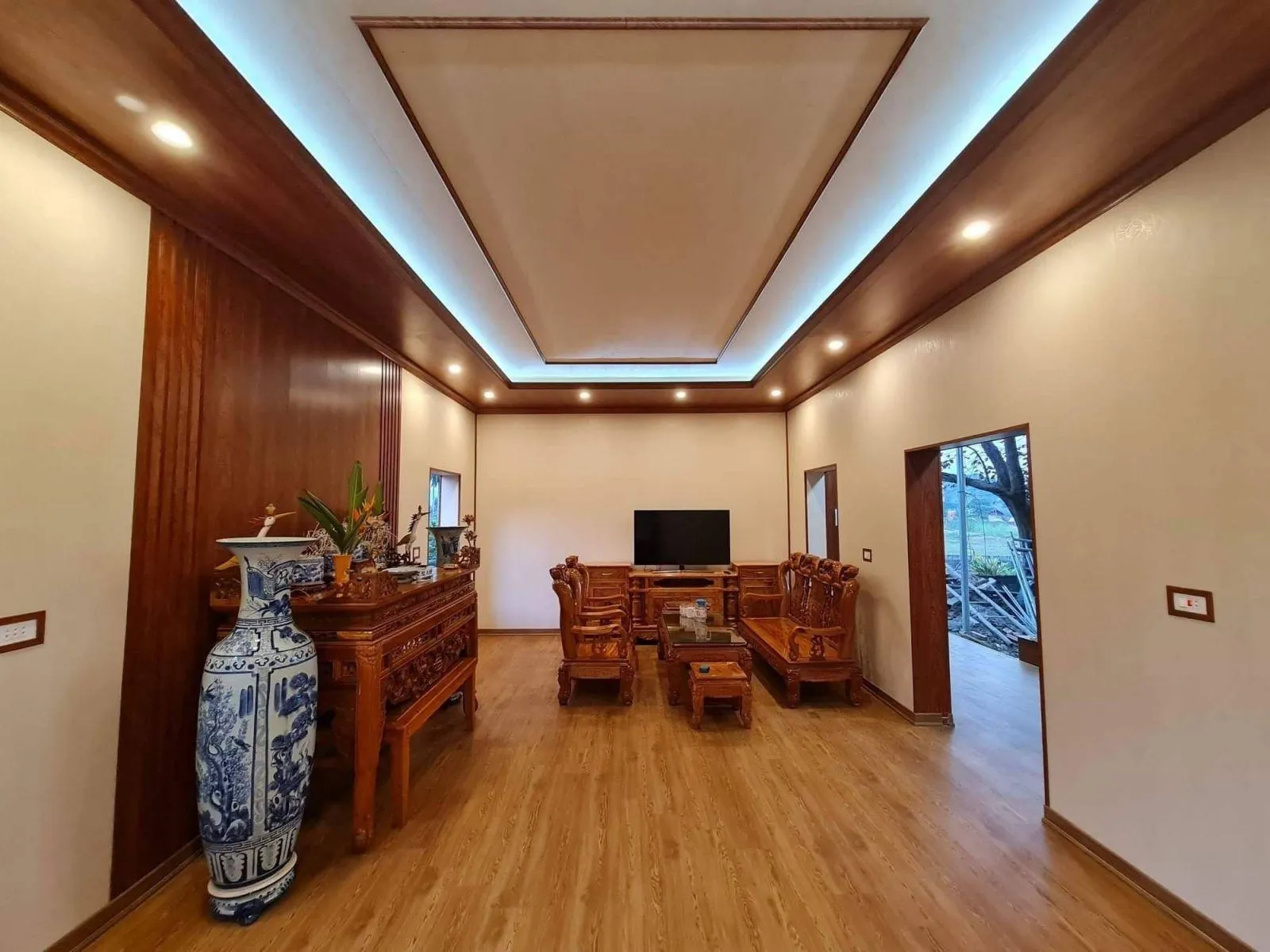 Mẫu phòng ngủ ốp nhựa PVC vân giả gỗ ấm cúng