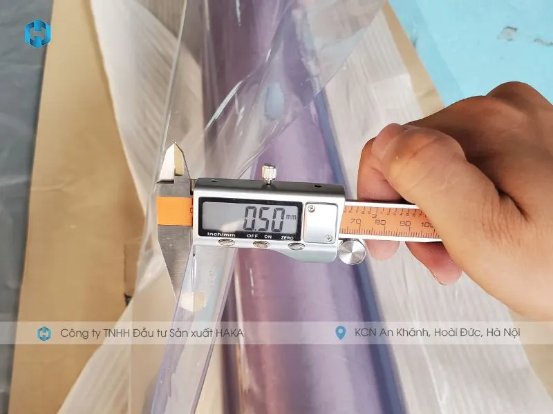 Mẫu tấm nhựa dẻo trong suốt trải bàn độ dày 0.5mm lý tưởng cho gia đình