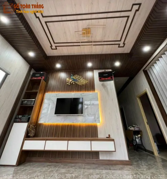 Mẫu trần nhựa Nano vân gỗ cho phòng khách ấm cúng