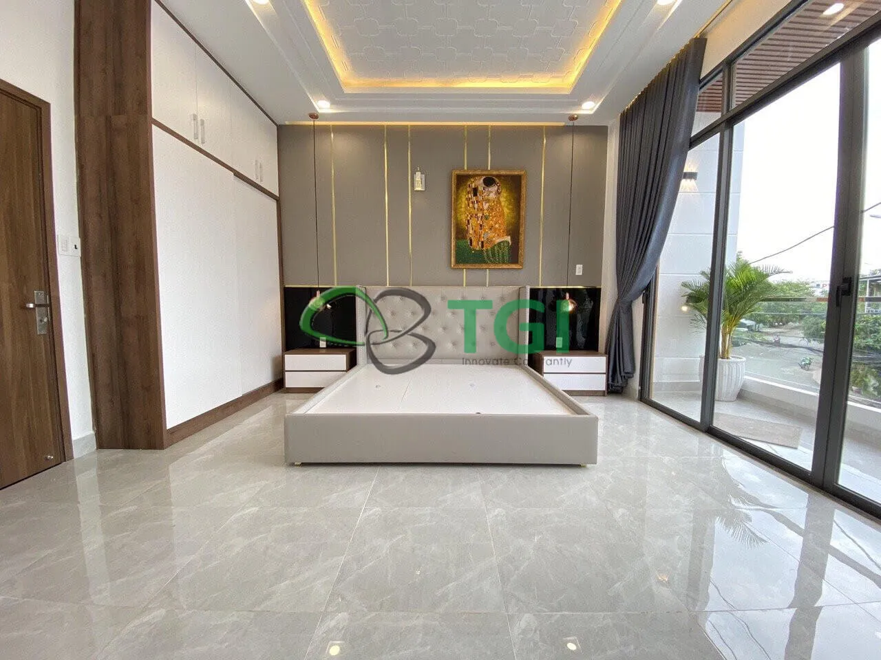 Mẫu trần nhựa PVC giả đá cho phòng bếp, dễ dàng vệ sinh và bền đẹp.