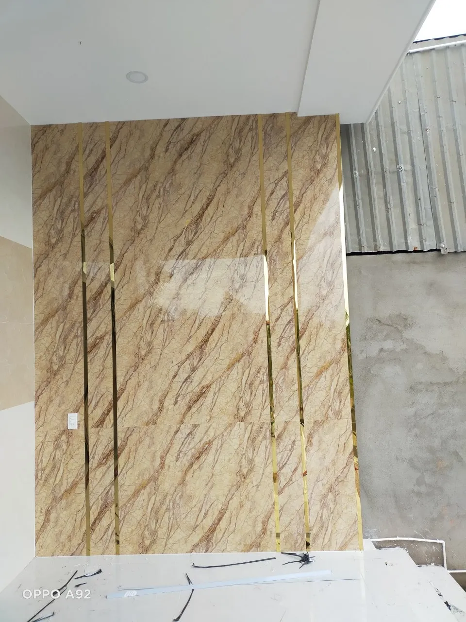 mẫu ứng dụng tấm pvc vân đá nhà bếp 02