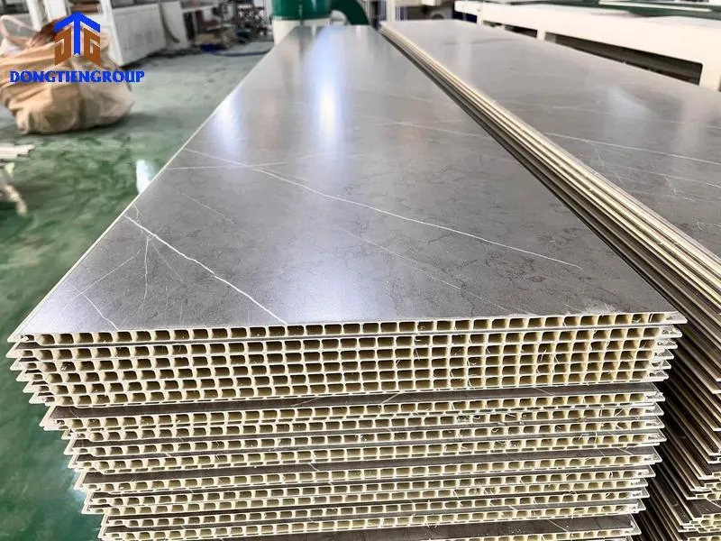 Mẫu vách ngăn phòng nhựa nano vân đá sang trọng, tạo điểm nhấn hiện đại cho không gian