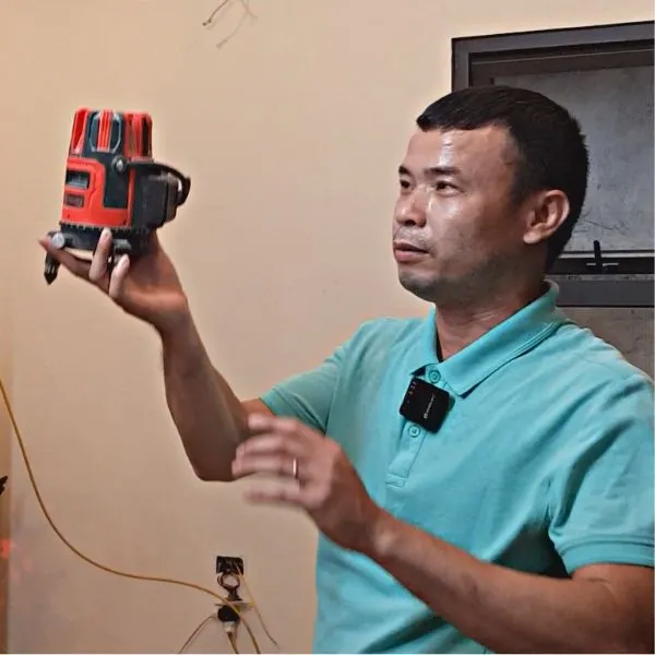 Máy đo điện tử ốp tường nhựa