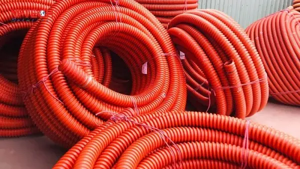 Máy hàn bạt HDPE đang hoạt động ban đêm cần ánh sáng đủ