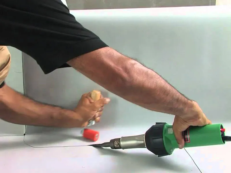 Máy hàn khò cầm tay dùng để vá và sửa chữa màng chống thấm HDPE