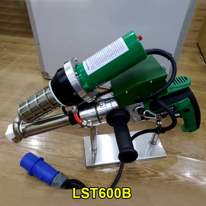 Máy hàn nhựa HDPE cầm tay LST600B đang hàn ống nhựa trong thi công địa kỹ thuật môi trường