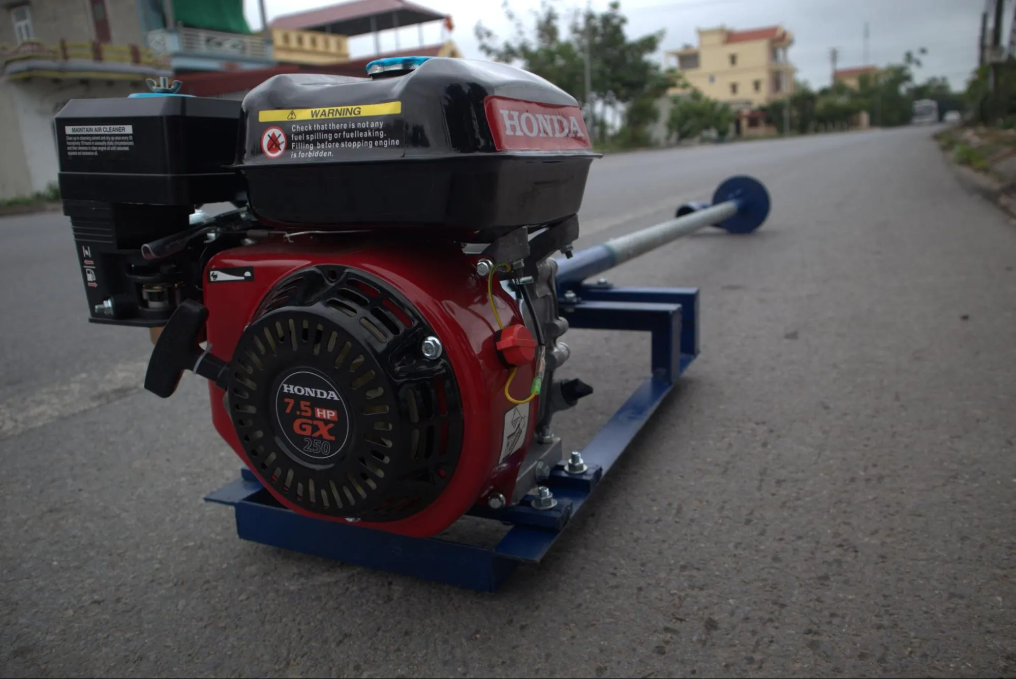 Máy hút chất thải chạy xăng tiện lợi khi di chuyển
