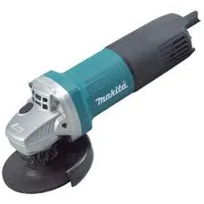 Máy mài cầm tay được sử dụng để làm sạch và chuẩn bị bề mặt vết nứt bê tông