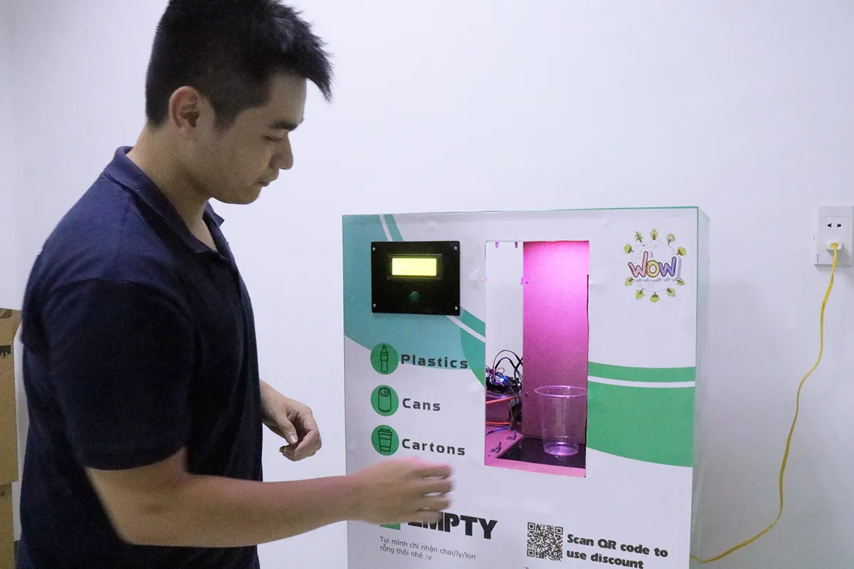 Máy phân loại rác thông minh của sinh viên
