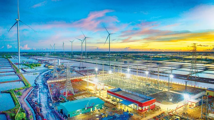 Minh họa các nguồn năng lượng tái tạo tiềm năng như điện mặt trời và điện gió, thể hiện định hướng phát triển công nghiệp năng lượng sạch của TP.HCM